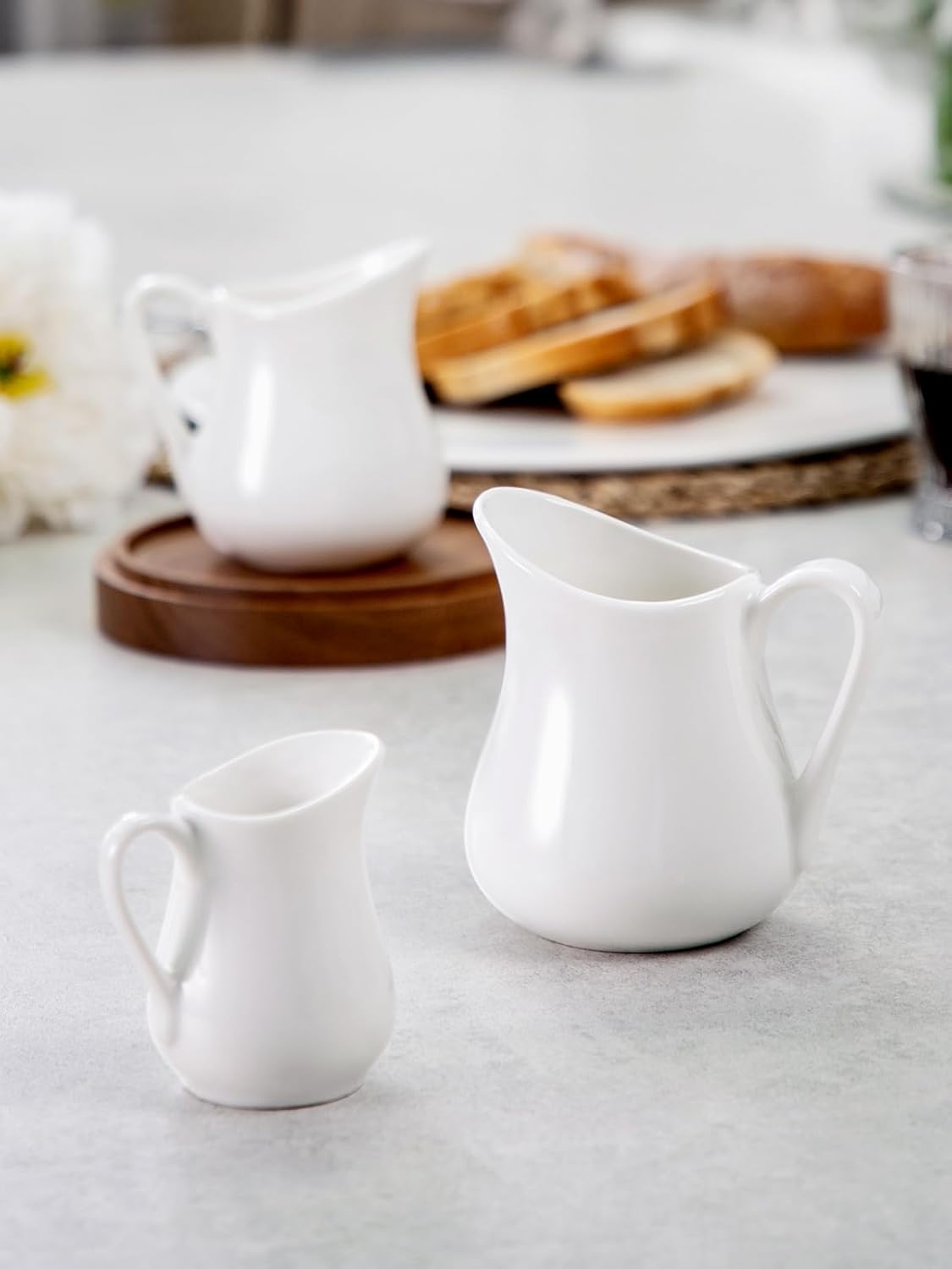 Nucookery Keramik-Milchkännchen-Set (2 Stück, je 120 ml), weiß, kleine Milchkännchen mit Griff für Soßen, Salate, Kaffee und Milch, mikrowellen- und gefriergeeignet, 2er-Set