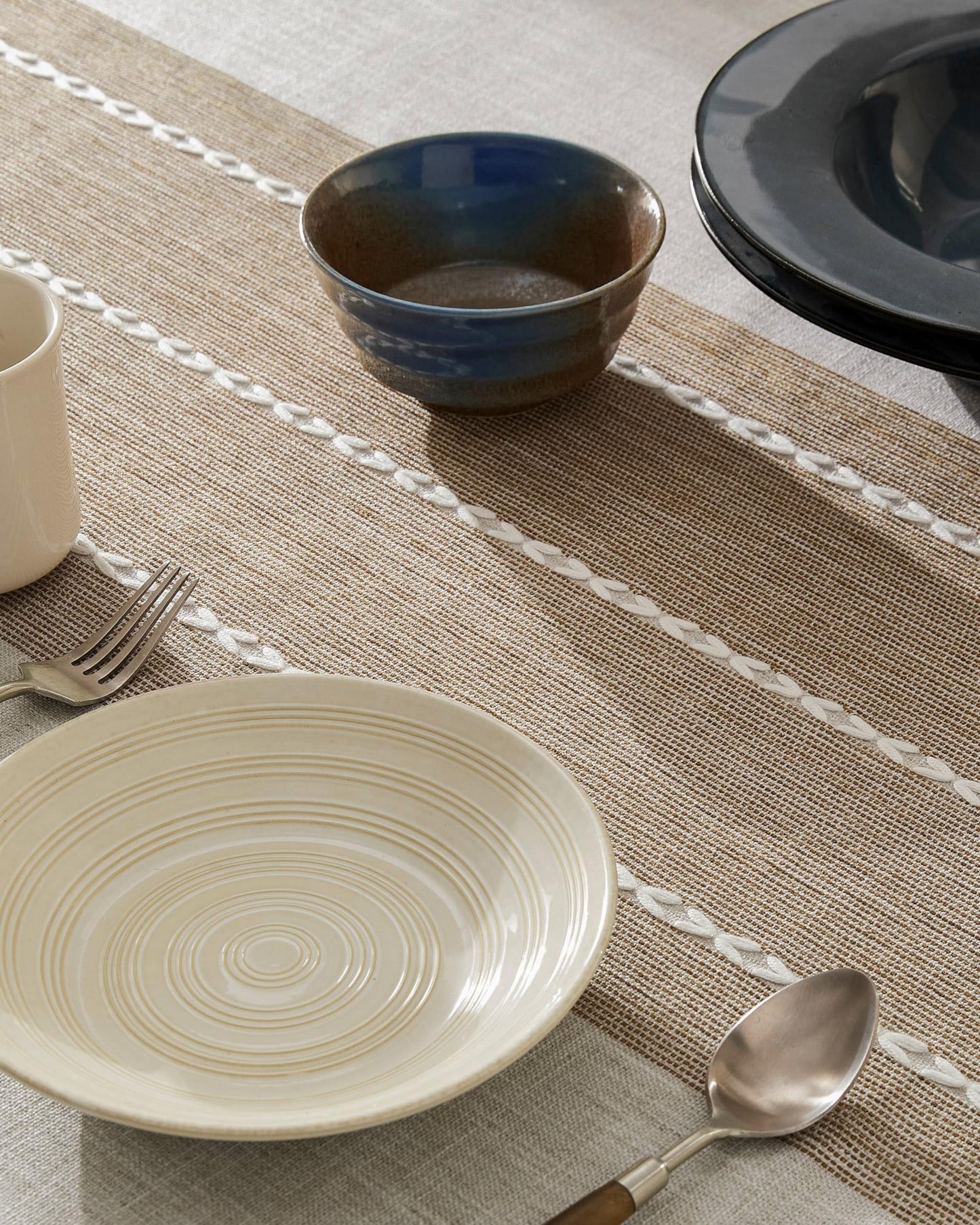 ZeeMart Contrast Linen Table Cloth Rectangle Table Cloths 52x70 Inch Brown, Farmhouse Style Heavy Weight Beige Tablecloth, Water Resistant Burlap Tablecloths