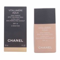 Base de maquillage liquide Vitalumière Aqua Chanel