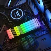 Mémoire RAM THERMALTAKE Toughram RGB CL19 16 GB