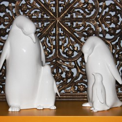 Deko-Figur Alexandra House Living Weiß aus Keramik Pinguin