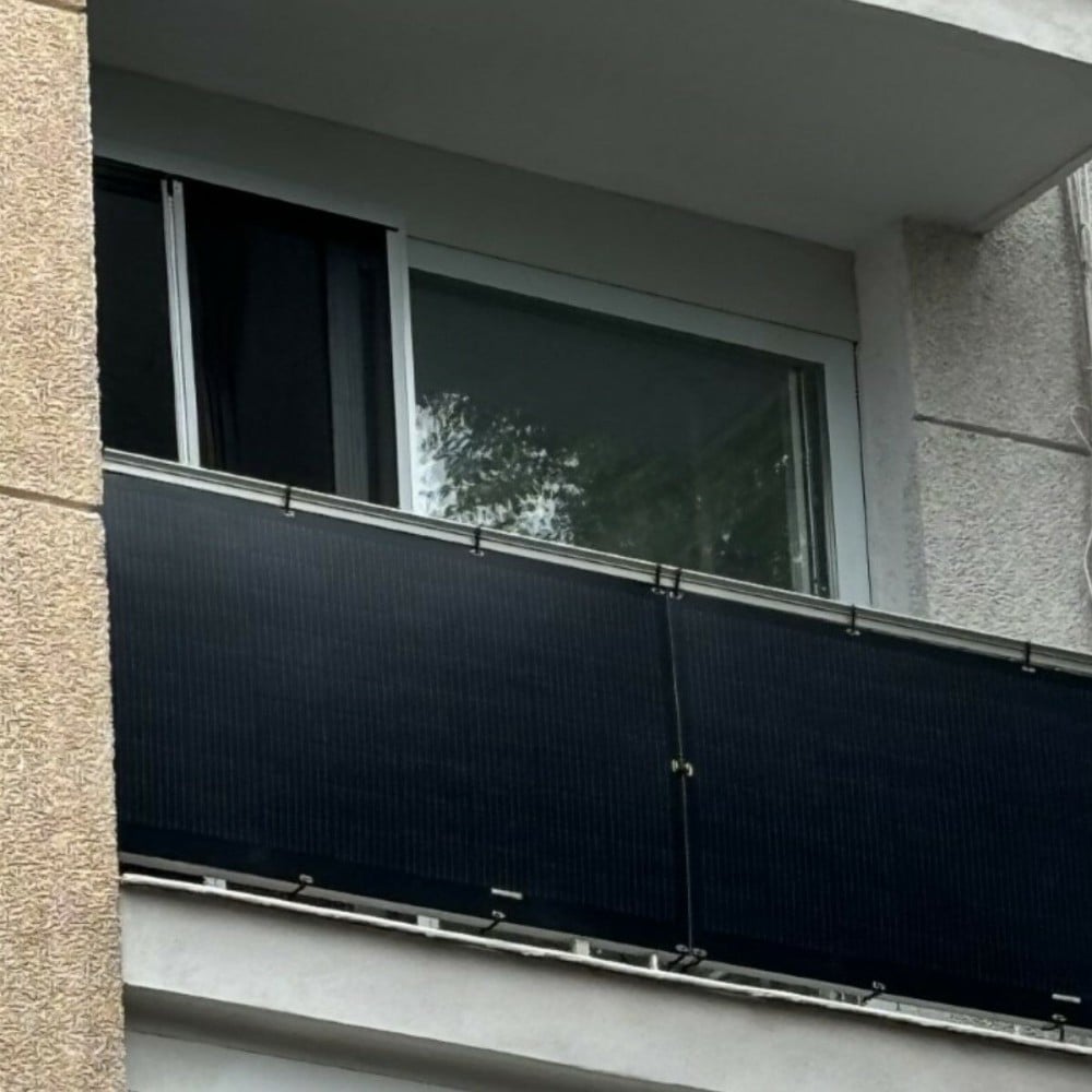 Self-installable Solar Kit Flex Full Black 800W x4 ultralight and flexible solar panels. Recommended use for balcony.