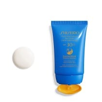 Facial Sun Cream Shiseido SynchroShield Spf 30 50 ml