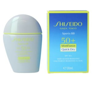 Crème Solaire Avec Couleur Shiseido Sports BB SPF50+ Demi teinte (30 ml)