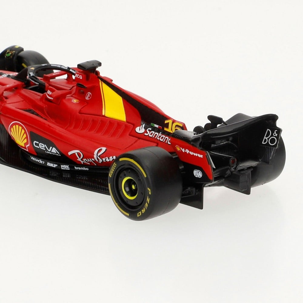 Auto Bburago Ferrari F1 SF23 1:43 2 Stücke