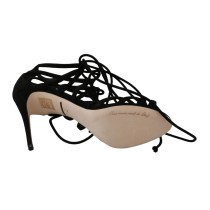 Dolce & Gabbana Elegante schwarze Stiletto-Sandalen mit Knöchelriemen aus Wildleder