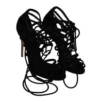Dolce & Gabbana Elegante schwarze Stiletto-Sandalen mit Knöchelriemen aus Wildleder