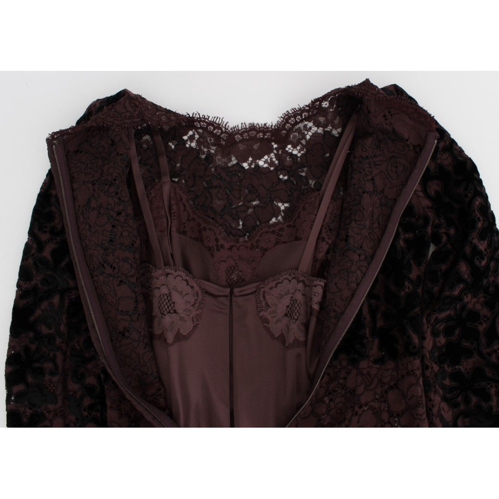 Dolce & Gabbana Elegantes lila geblümtes Maxikleid aus Spitze