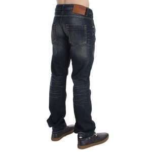 Acht Elegante Straight Fit Herrenjeans mit niedriger Taille