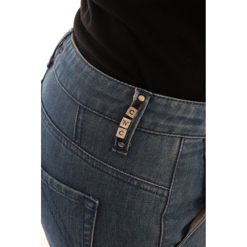 Costume National Elegante Boy Fit Jeans mit blauer Waschung
