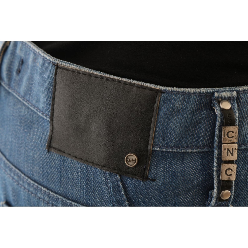 Costume National Elegante Boy Fit Jeans mit blauer Waschung