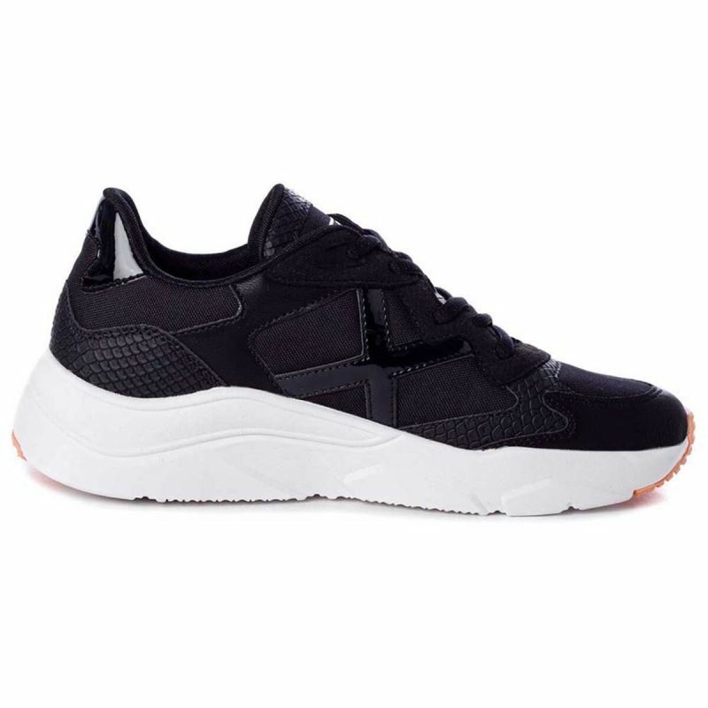 Sports Trainers for Women Munich Mali 11 W Black