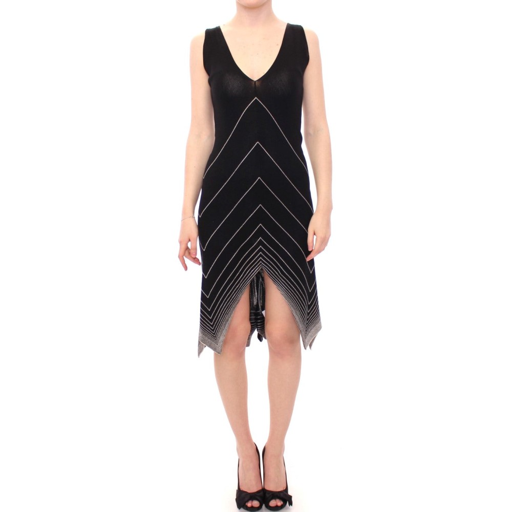 Alice Palmer Schickes monochromes Strickkleid