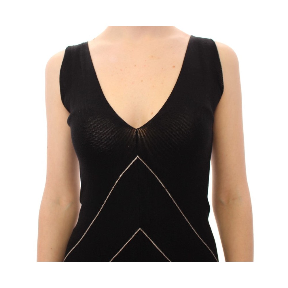 Alice Palmer Schickes monochromes Strickkleid