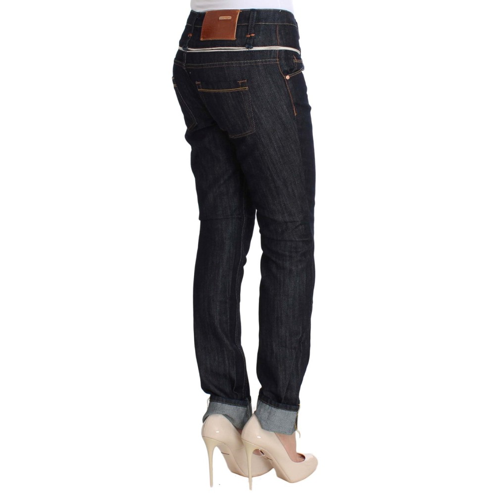 Acht Elegante dunkelblaue Jeans mit geradem Bein