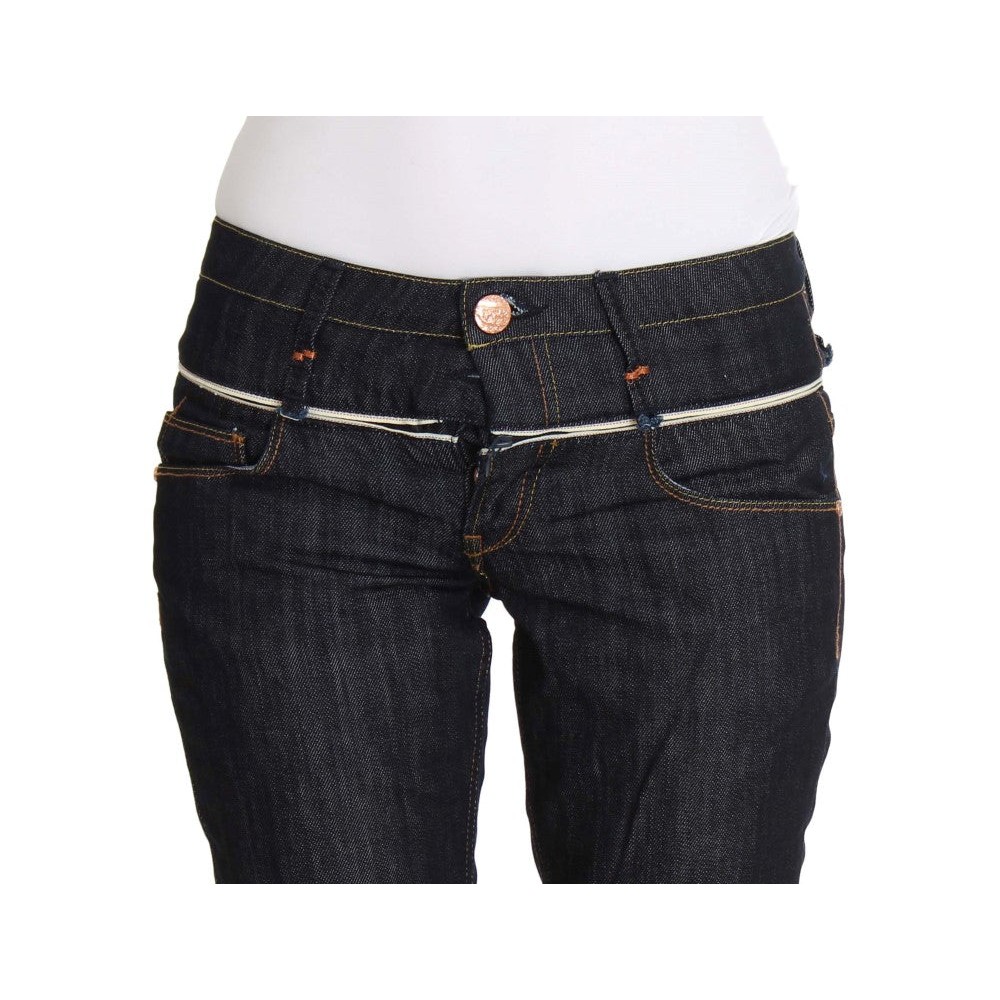 Acht Elegante dunkelblaue Jeans mit geradem Bein
