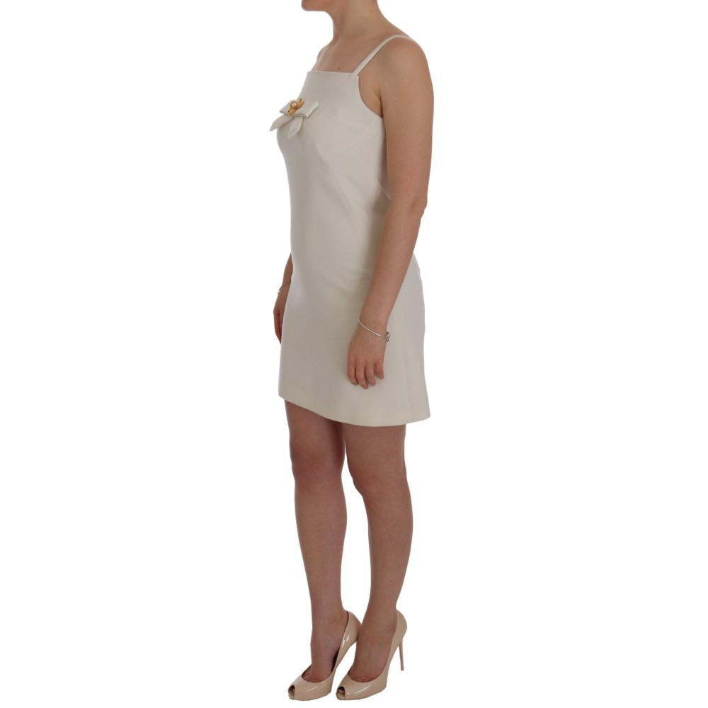 Dolce & Gabbana Elegantes weißes Shiftkleid aus Wolle mit goldener Brosche