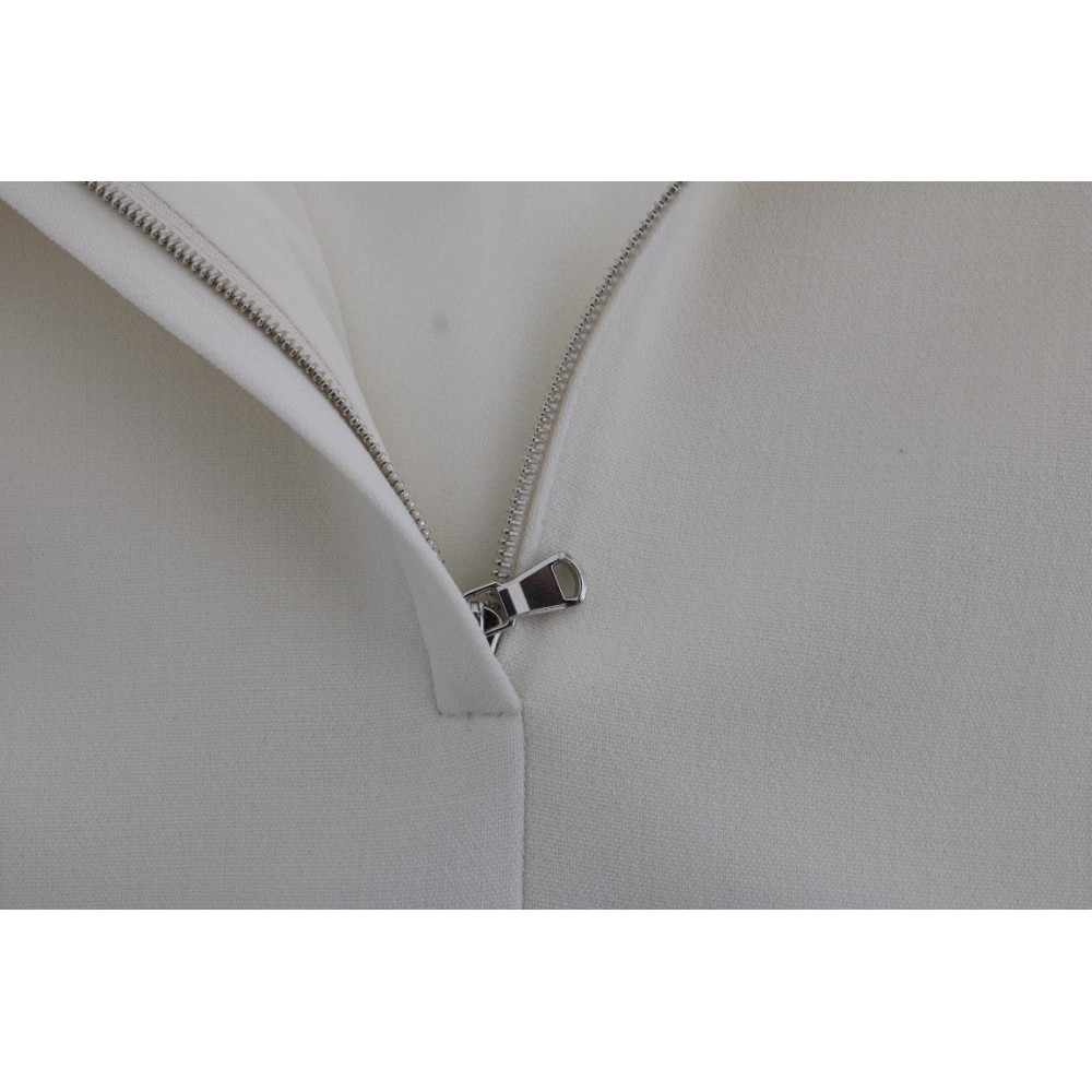Dolce & Gabbana Elegantes weißes Shiftkleid aus Wolle mit goldener Brosche