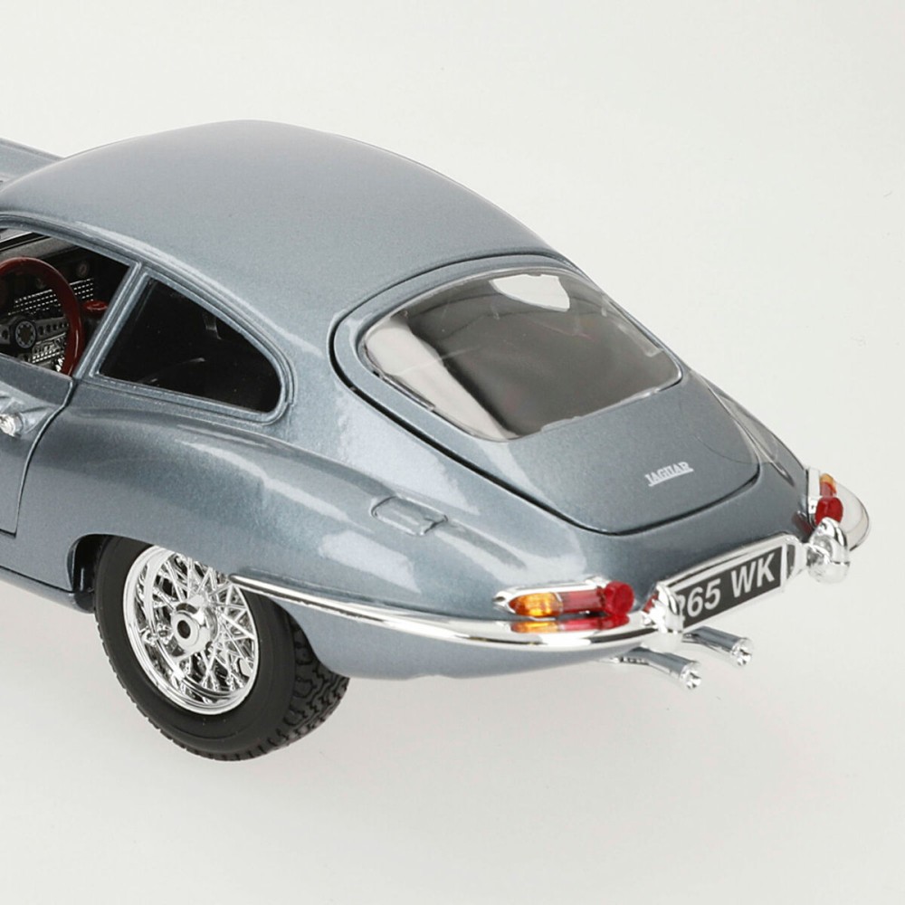 Car Bburago GT-Jaguar "E" Coupe (1961) 1:18