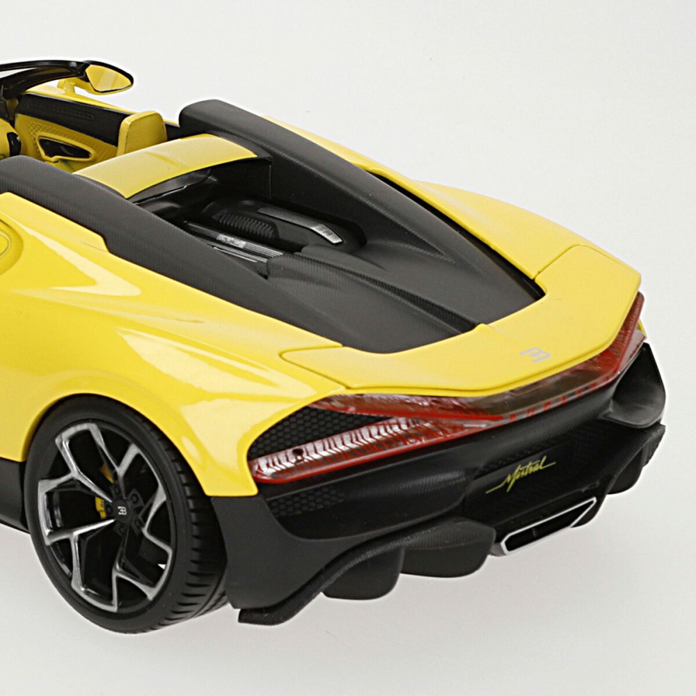 Car Bburago GT Bugatti Mistral 1:18