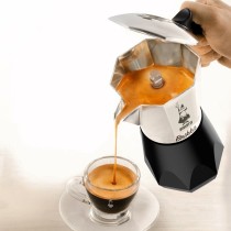 Italienische Kaffeemaschine Bialetti Brikka 2TZ Schwarz Aluminium 2 Kopper