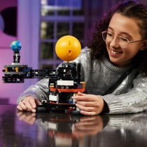 Konstruktionsspiel Lego Technic 42179 Planet Earth and Moon in Orbit Bunt
