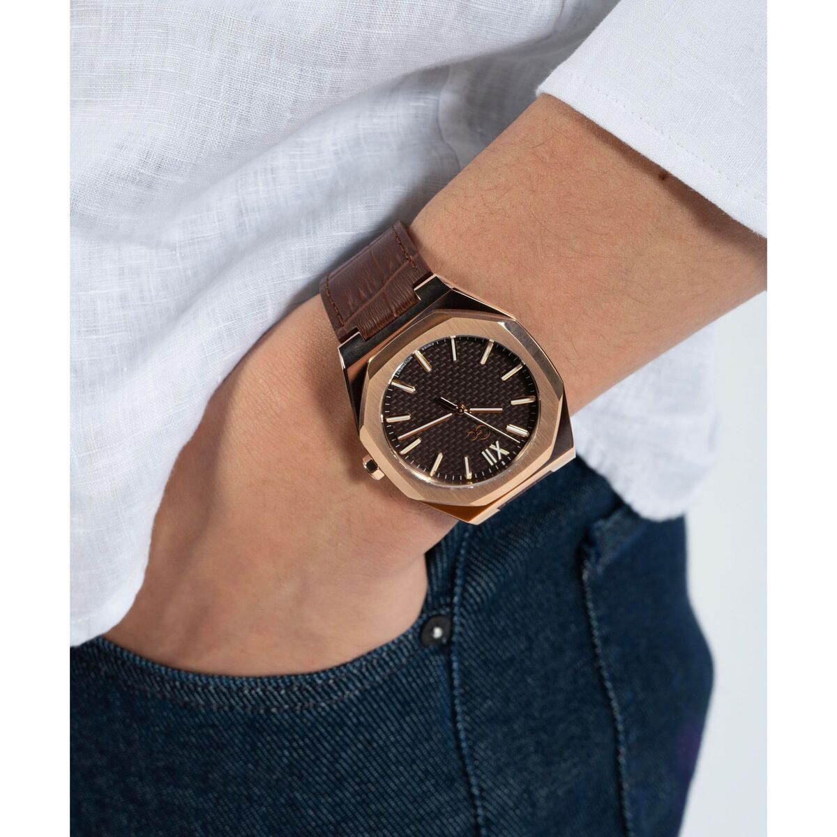 V2H021F7E82B0A468153CD90924CB01CA08R7501059P7