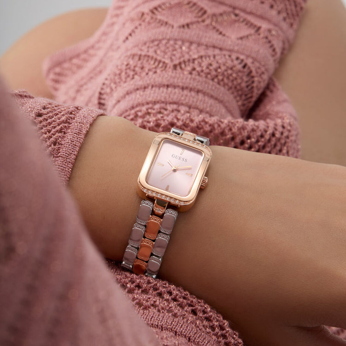 V2H7F40C10ED6B048D1045E0FB5DA12C94ER6994832P5