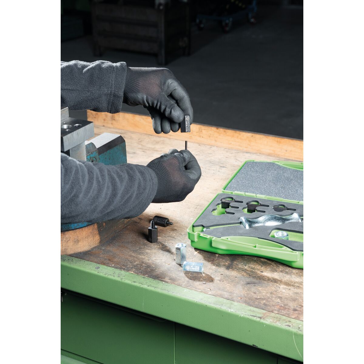 V2H47CB07FBAEE74319A58CC815E437E421R7380826P5