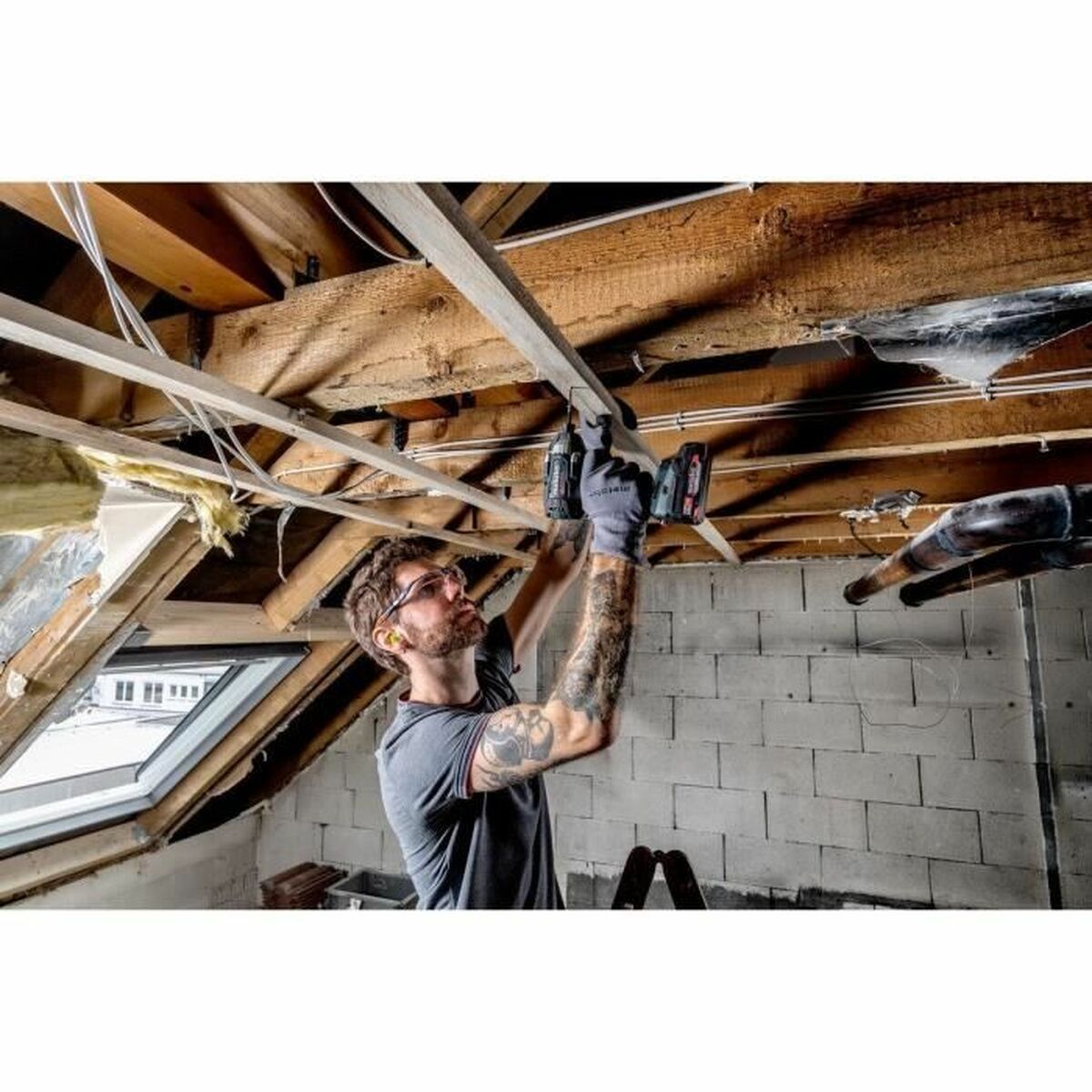 V8H40885D06982542CF99E7AC0535E65CB7R7233714P4