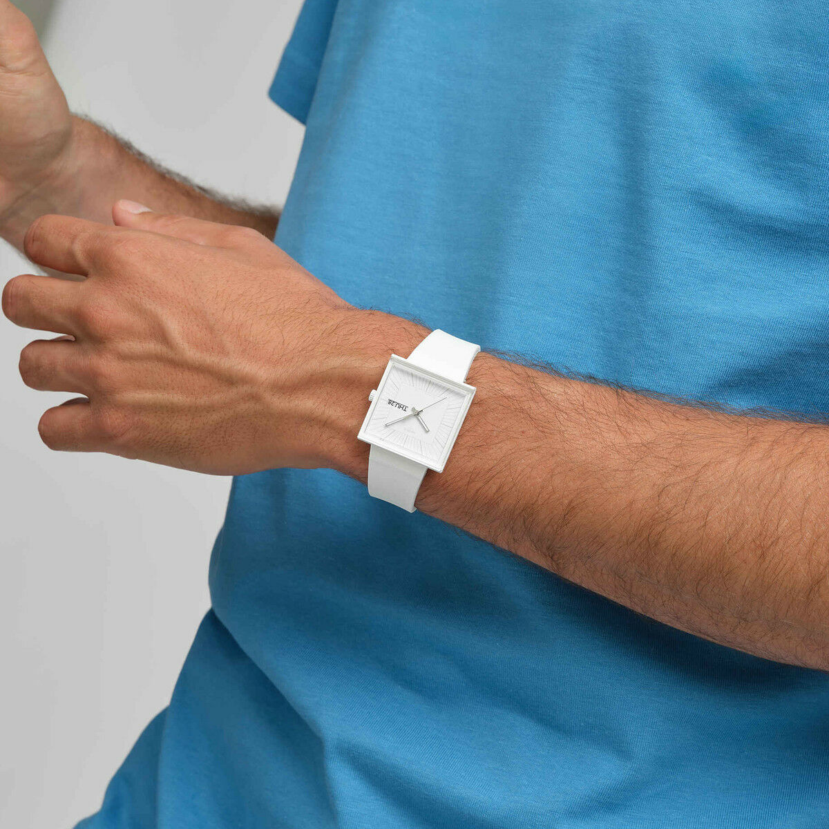 V5HB2D7D373C818FFDD72F9E237D62681A1R4965558P5