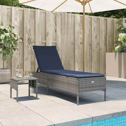 Sonnenliege mit Tisch und Kissen Grau Poly Rattan